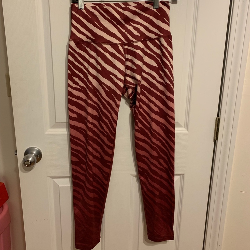 NWOT Aerie Patterned Chill Leggings